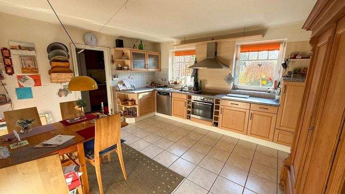 Küche mit Einbauküche