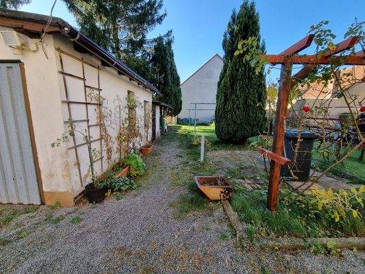 Grundstück mit Nebenglass