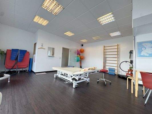 Großes Behandlungszimmer