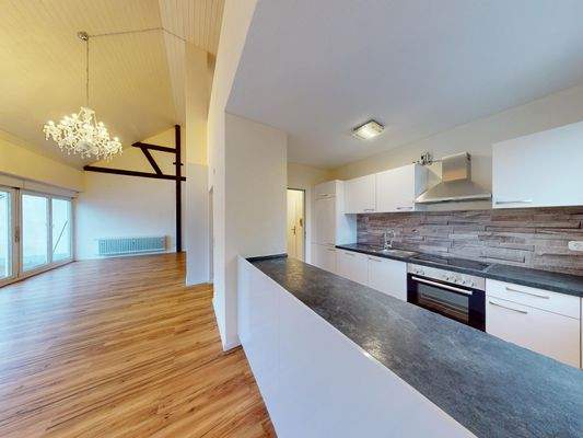 Wohnzimmer und offene Küche