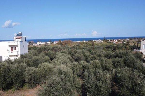 Kreta, Maleme: Grundstück zu verkaufen - nur 5 Minuten zum Sandstrand