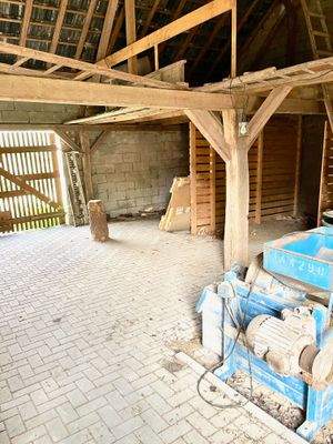 Außen_Scheune für Holzvorräte.jpeg