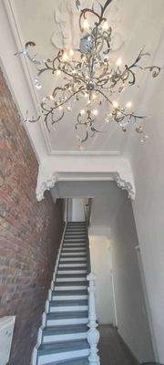 Hausflur mit schönem Stuck