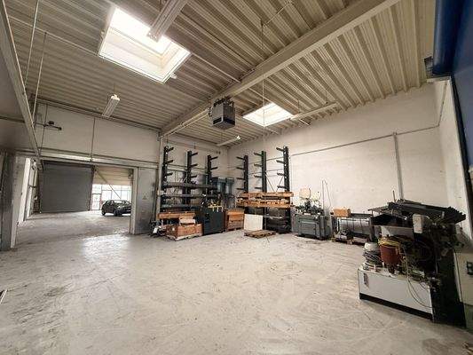 Halle mit Krananlage