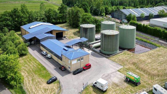 Auf ca. 14.045 m² Grundstücksfläche wird reichlich Raum für vielseitige Nutzungen geboten