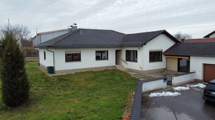 großzügiger freistehender Bungalow in ruhiger Lage mit großem Grundstück zusätzliche Bebauung möglich