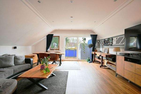 Whg-Kücknitz-Wohnzimmer-Balkon