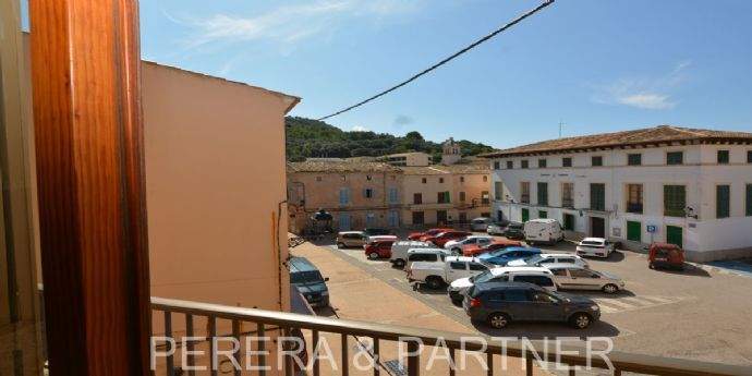 7---Blick-auf-das-Rathaus-I