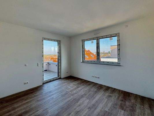 Schlafzimmer mit Zugang zur zweiten Terrasse - Bautenstand KW 13