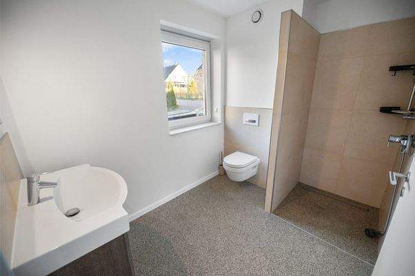 Gäste-WC mit Dusche