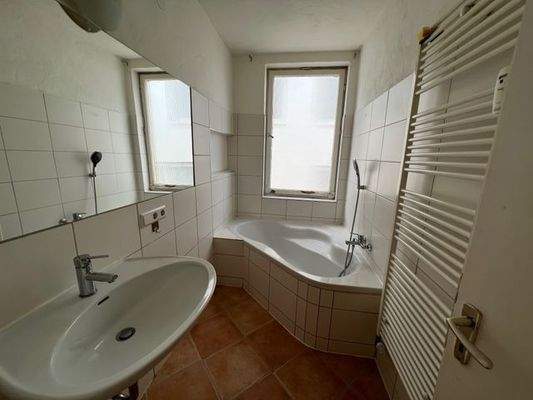 Badezimmer - Leerstehende Wohnung im 2.OG