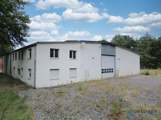 Laserhalle mit Büros und Einliegerwohnung