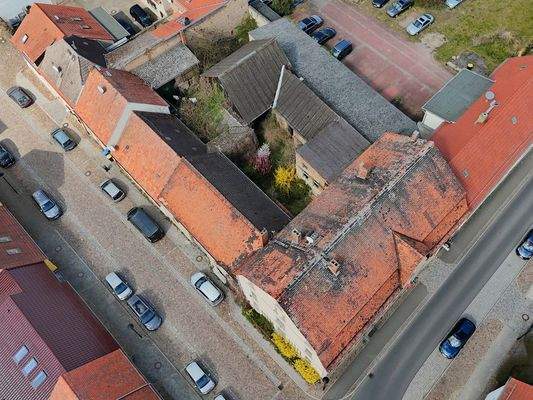 historisches Mehrfamilienhaus mit Nebengebäude und Scheune