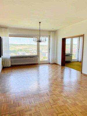 Wohnzimmer mit Zugang Balkon