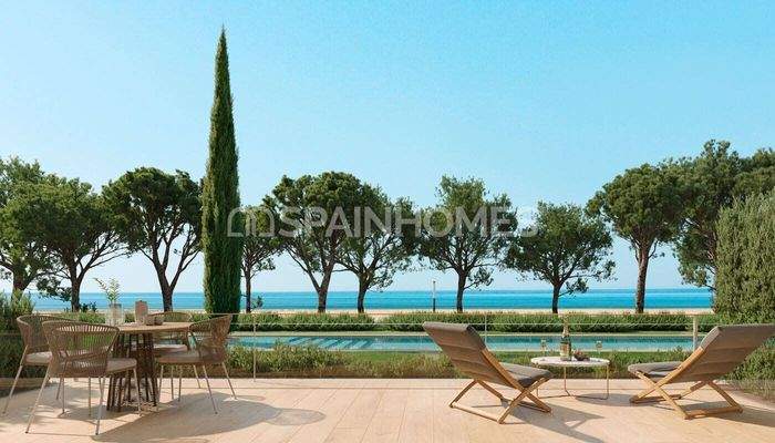 Beachfront Flats with Community Pool in Girona Platja d’Aro