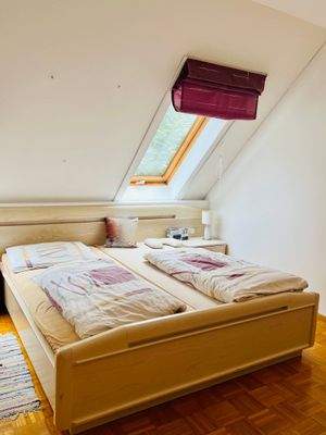 Charmante 3-Zimmer-Dachgeschosswohnung mit Terrasse, Aussicht & Garage – Silandro mansarda con terrazza e garage – attic apartment with terrace, view & garage in central location.