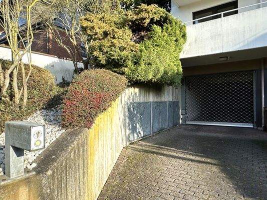 Die Einfahrt zur Tiefgarage 