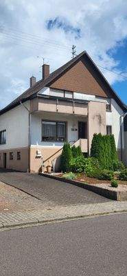 HAUSANSICHT VON VORNE