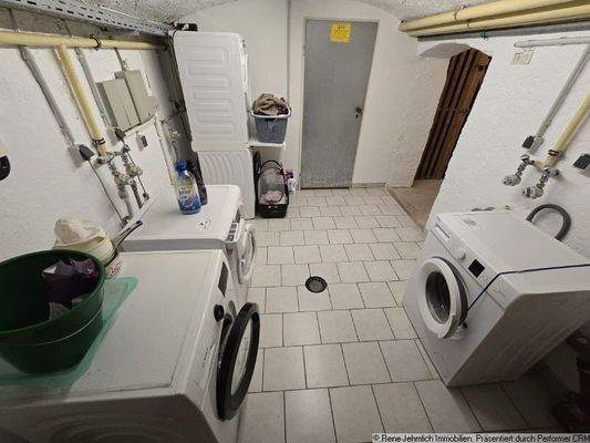 Keller mit Waschmaschinen