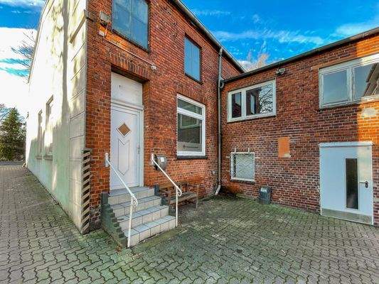 Verwaltungsgebäude hinterer Eingang