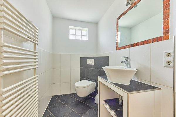 10 Gäste-WC Haupthaus.jpg