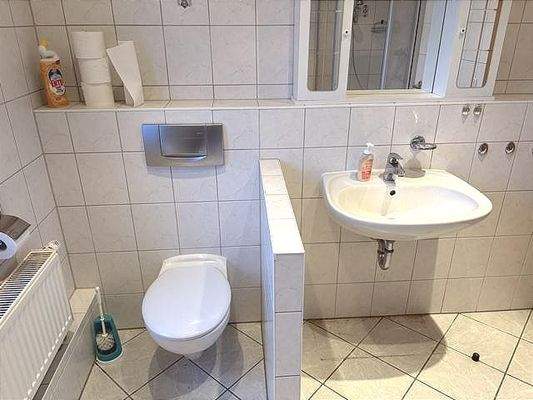 Bad mit Wanne und Dusche