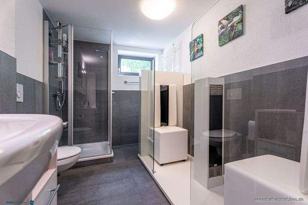 Duschbad mit Infrarotkabine 