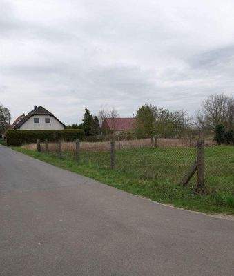 Grundstücke an befestigter Straße.JPG