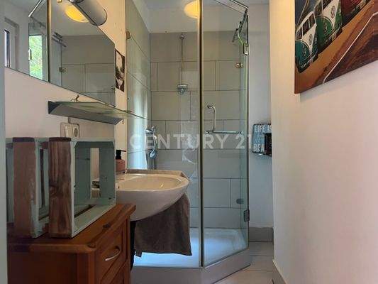 Badezimmer mit Dusche