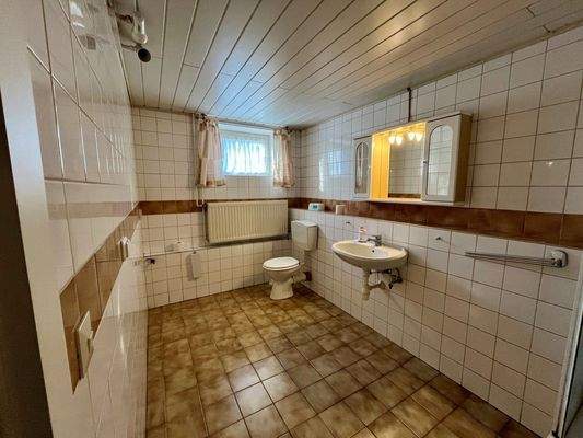 Bad im Kellergeschoss.jpg