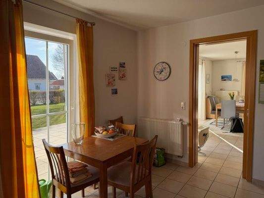 Küche mit Ausgang zur Sonne