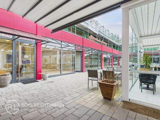 CAM04259G0-PR0079-STILL010