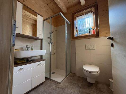 Dusche mit WC im EG