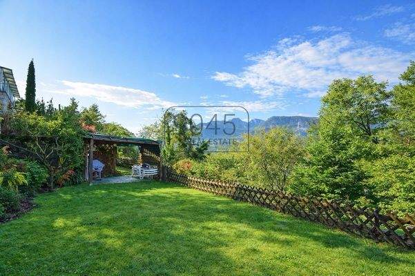 Großzügige Villa mit Privatgarten, unabhängiger Dependance und Gemeinschaftspool 