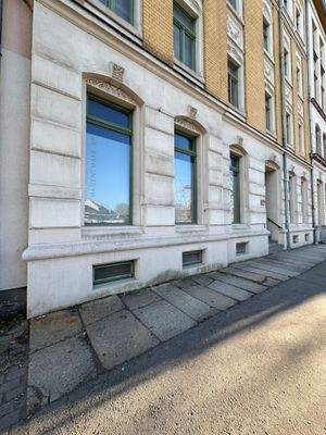 Straßenansicht Gebäude