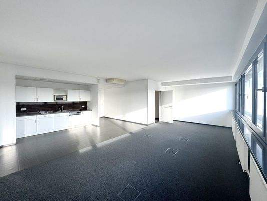 Büro 1 mit Einbauküche