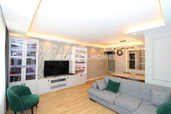 Luxe Flat with Car Parking Area in Complex in Istanbul Maltepe