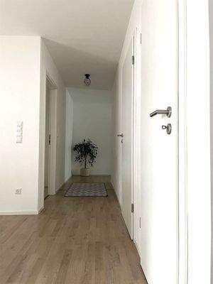 Flur vom Wohnzimmer Richtung Ausgang