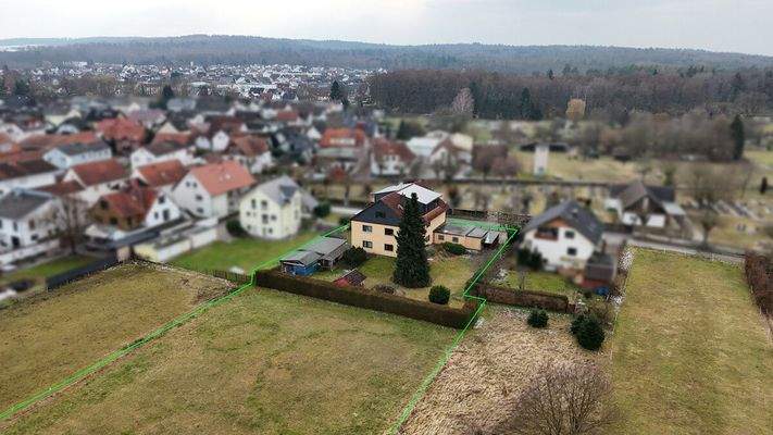 3-Familienhaus mit 3 Garagen