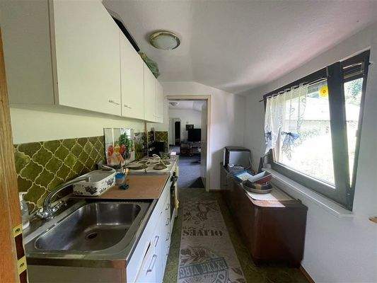 DG: Küchenzeile (Weitwinkelaufnahme)