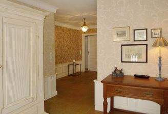 Erdgeschoss: geräumige Diele im Wohnbereich 1