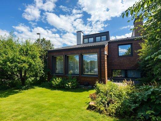 Hausrückseite mit Garten 