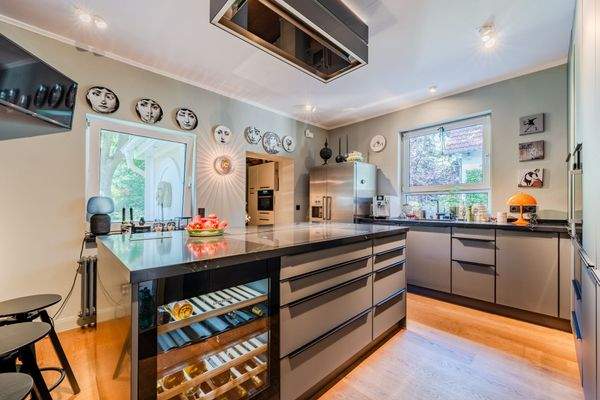 Küche mit Zugang zum Garten