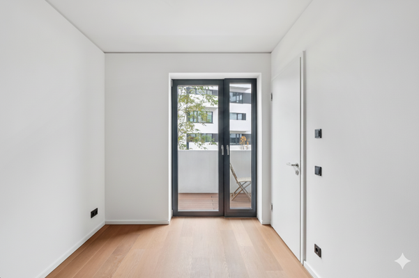 Zimmer mit Zugang zum Balkon