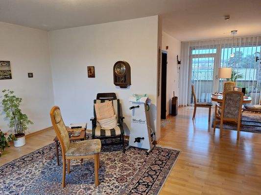 Wohnzimmer mit Essbereich