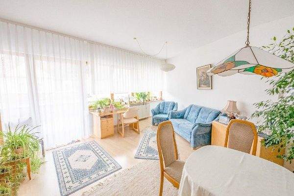 Wohn- / Esszimmer m. Zugang zur Terrasse