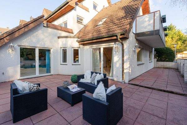 großzügige Terrasse 