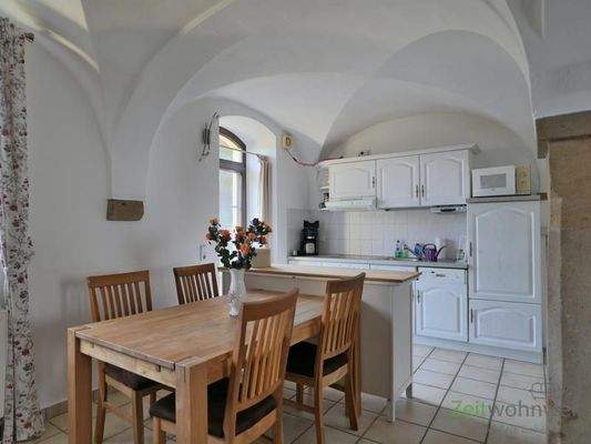 Blick vom Esstisch zur Küche