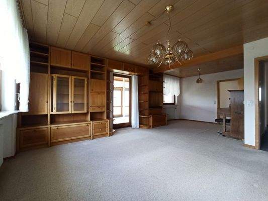 das großzügige Wohnzimmer