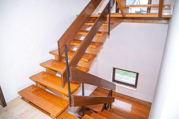 Treppe zum Keller oder zum Dachgeschoss